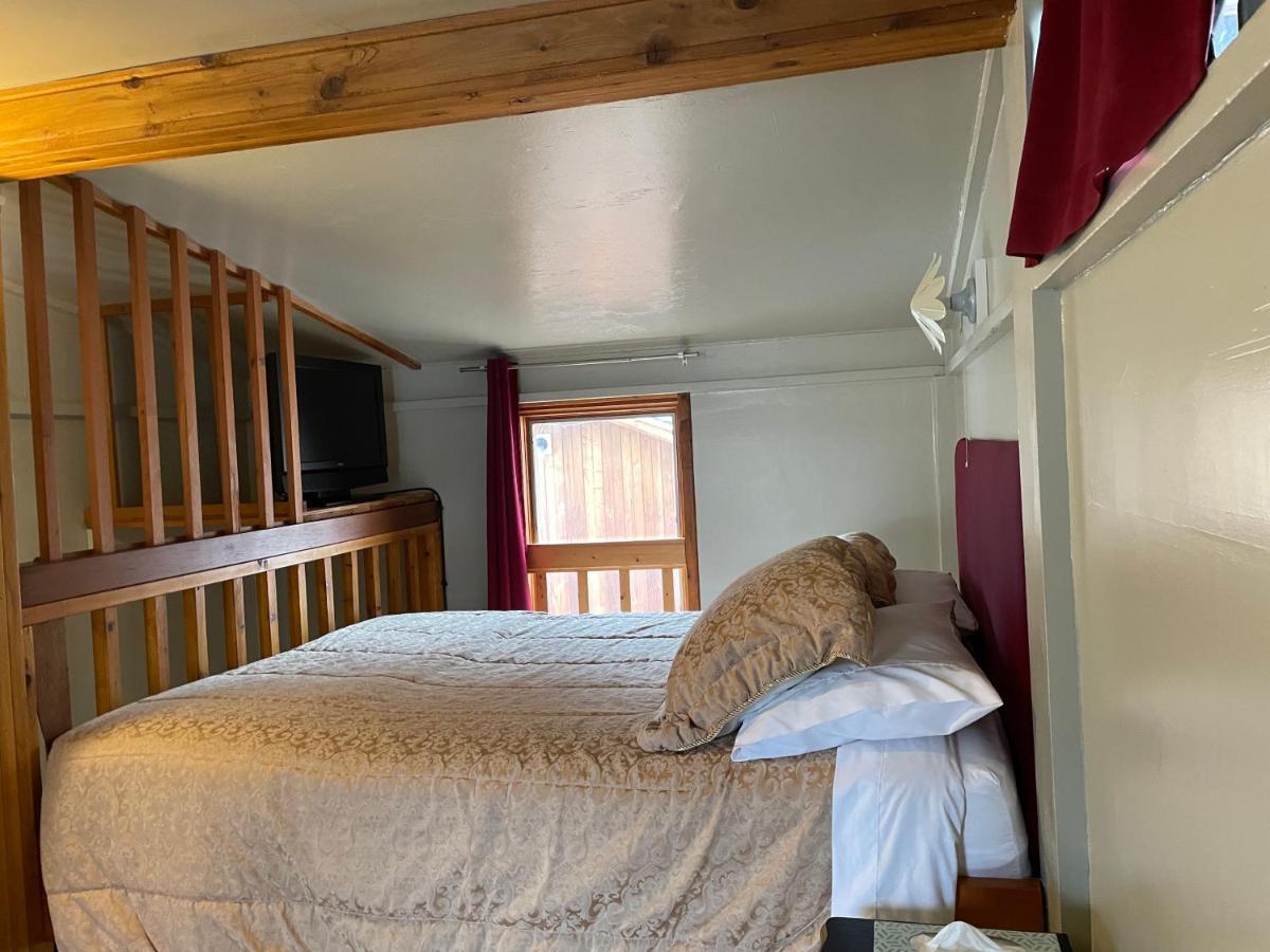 Luna Bed & Breakfast Grand Forks Exteriör bild